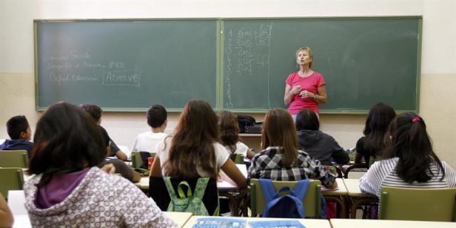 Educación acuerda convocar 1.500 plazas de oposición para Secundaria y FP