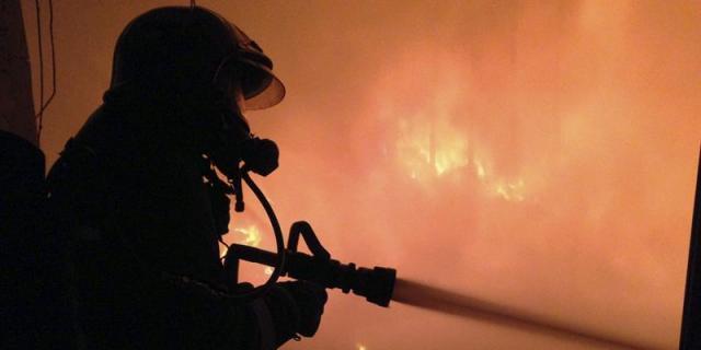 Tres heridos en el incendio de una hamburguesería de Pozuelo, totalmente calcinada
