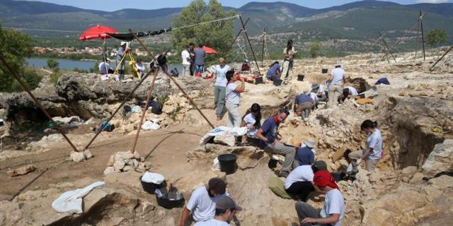 El parque arqueológico del "Valle de los Neardentales" reabre sus puertas