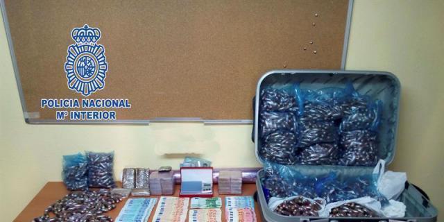 Incautados 22 kilos de hachís y 7.000 euros en un control rutinario en Madrid