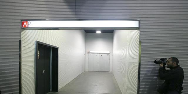 Un vídeo demuestra que muchos jóvenes entraron al Arena por la salida de emergencia