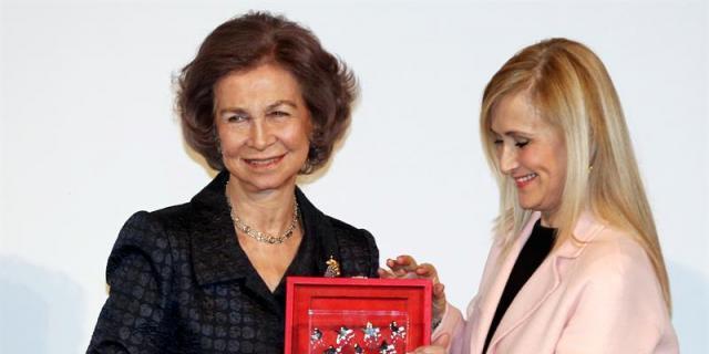 La Reina Sofía recibe el Premio Excelente de España por su labor humanitaria