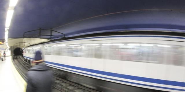 Manifestación para reclamar en Tetuán la reforma por tramos de la línea 1