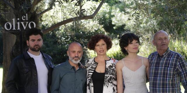"El olivo" de Icíar Bollaín, símbolo de los excesos previos a la crisis