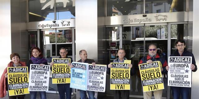 Adicae quiere que los usuarios de banca participen en los actos del 15M