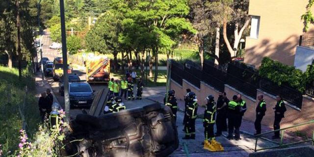 Una discusión entre dos jóvenes termina con la muerte de una chica de 23 años al caer el coche por las escaleras