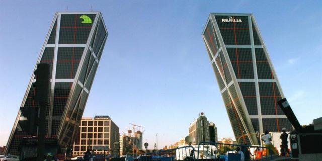 Greenpeace escala las torres Kio como protesta al Tratado de Libre Comercio