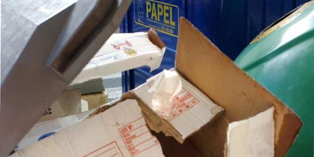 Un 40 por ciento del cartón que reciclamos en Madrid se lo llevan los cacos
