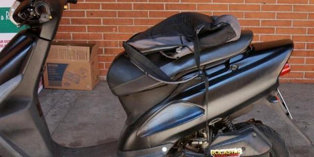 Detenidos tras huir en moto temerariamente y tirar dos kilos de hachís