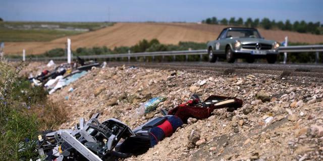 Dos fallecidos y 49 heridos en una colisión entre autobús y camión en Córdoba