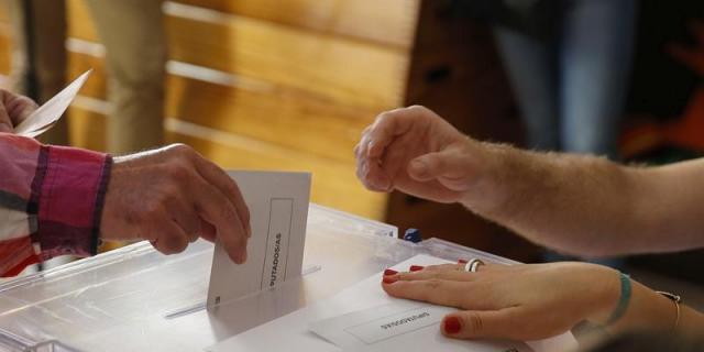 Un hombre de 92 años muere tras votar en un colegio electoral de Madrid