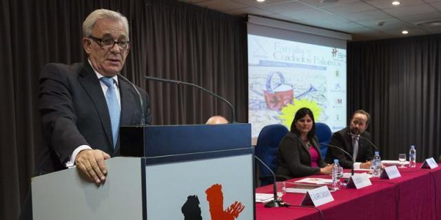Sanidad reta al PSOE a denunciar en juzgado contratos energéticos del Sermas