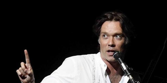 Rufus Wainwright seduce al desnudo en el Real