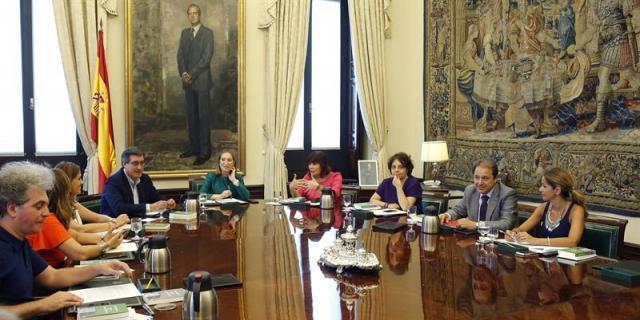 ¿Por qué CDC y el PNV quieren grupo parlamentario? Dinero, personal, despachos...