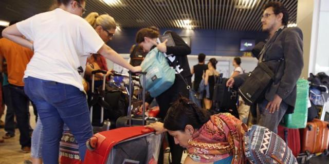 Los afectados de Aeroméxico en Barajas piden que se flete un avión para ellos