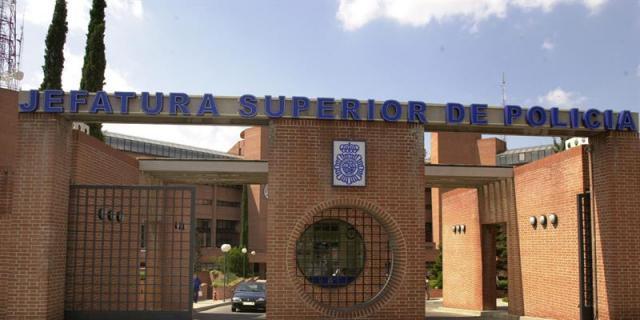 Detenidos dos ladrones de pisos, uno de ellos herido tras tirarse por una ventana