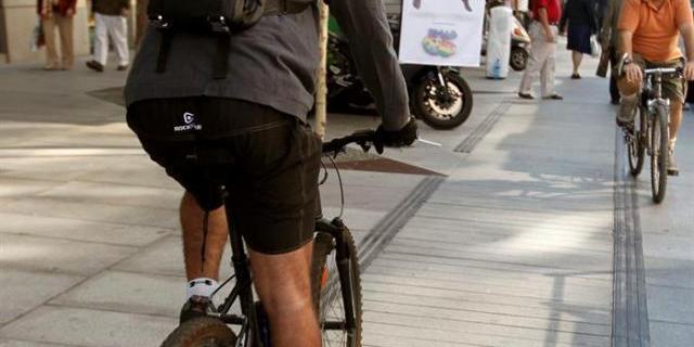 El Cermi promoverá movilizaciones en otoño contra los carriles-bici en las aceras