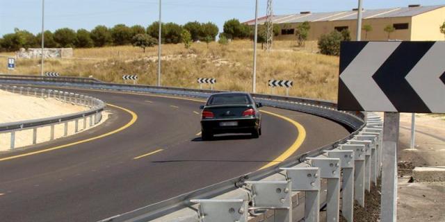 Muere un motorista de 74 años al perder el control en la carretera de Colmenar