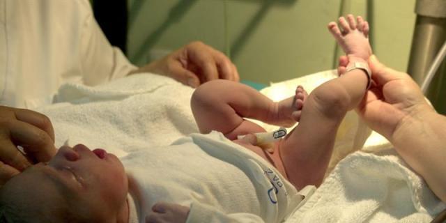 'Antes de abandonarme, haz una llamada', una campaña para evitar el abandono de bebés