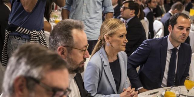 Cifuentes espera que Rita Barberá abandone de forma voluntaria su escaño