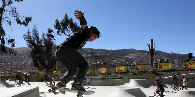 El Escorial estrena pista de skate, una de las más grandes de la región