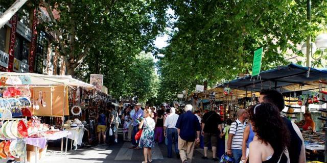 Piden el cese del concejal del distrito Centro por el "abandono" del Rastro