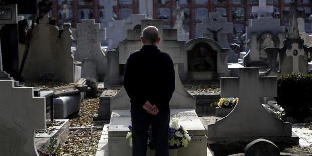 Decenas de miles de personas han visitado los 22 cementerios de Madrid