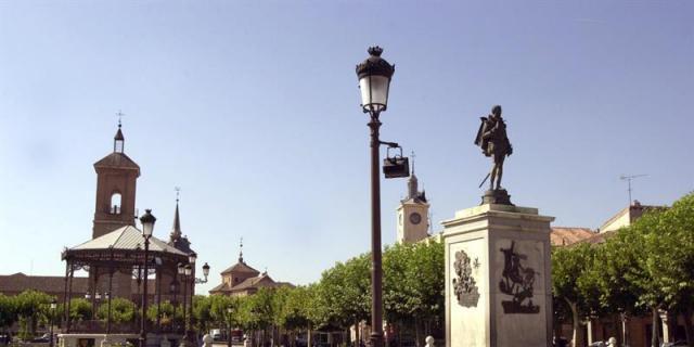 Alcalá de Henares se promociona como destino turístico en los trenes de Renfe