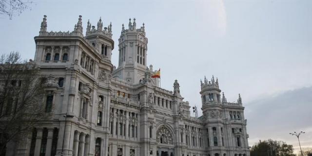 Los funcionarios de Madrid cobrarán más en 2017
