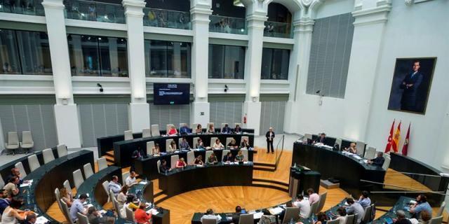 Concejales de Madrid guardan un minuto de silencio por la muerte de Rita Barberá