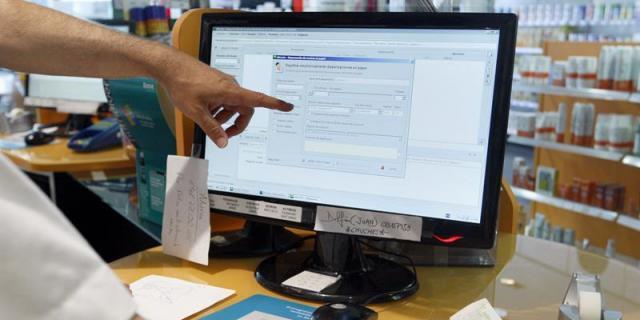 El Colegio de Farmacéuticos negocia que la receta electrónica se implante en los servicios de urgencias