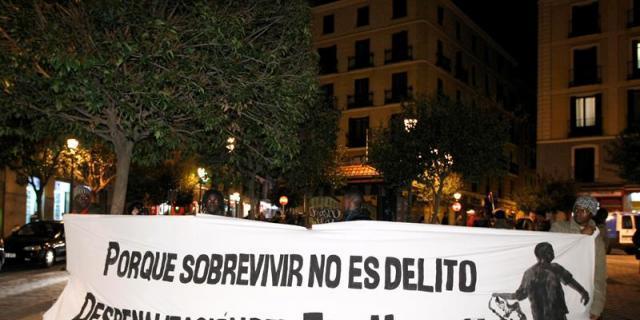 Inmigrantes piden que se despenalice el "top manta" frente al Congreso