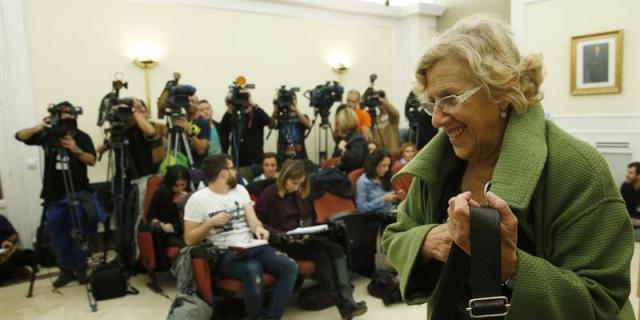 Carmena aplaza el debate presupuestario a la espera de un acuerdo con el PSOE