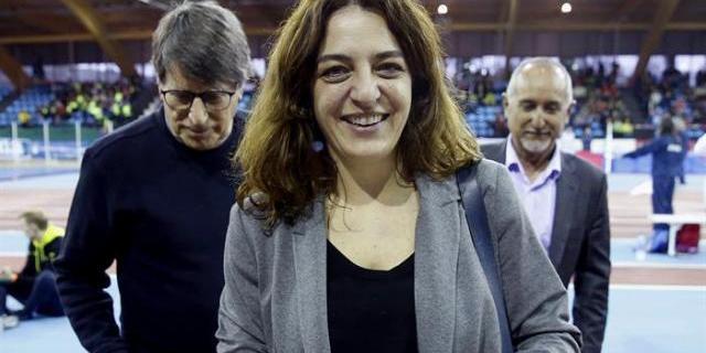 Mayer se salta su baja y acude al Pleno para aprobar el voto telemático