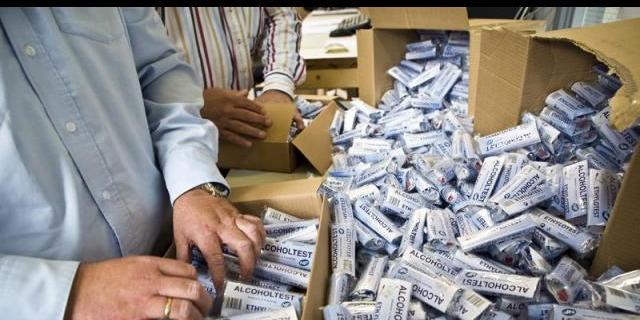 Colmenar reparte 3.000 alcoholímetros para que los jóvenes controlen el consumo