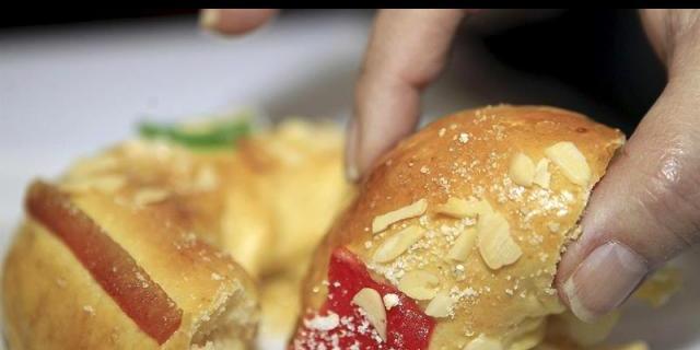 Una cadena de pastelerías esconde un diamante en uno de sus 20.000 roscones