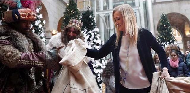 Cifuentes: "En 2016 pedí a los Magos trabajo para todos y han cumplido en buena parte"