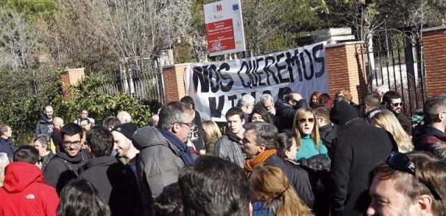 Vecinos de Hortaleza se concentran contra el asesinato machista del 1 de enero