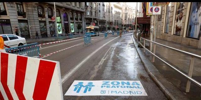 Los coches vuelven sin restricciones a la Gran Vía