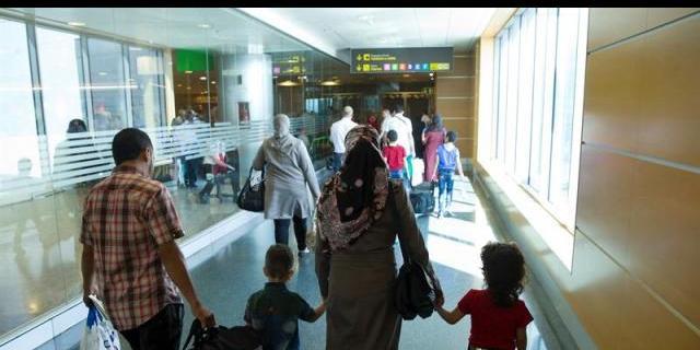España acoge ya a 979 refugiados tras la llegada de 81 eritreos