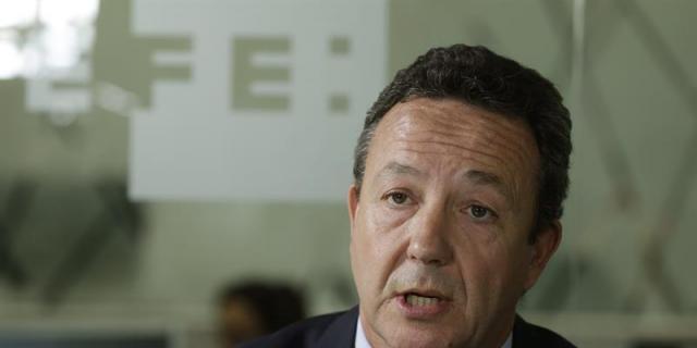 Henríquez de Luna insiste a Cifuentes en cambiar la fecha del congreso del PP