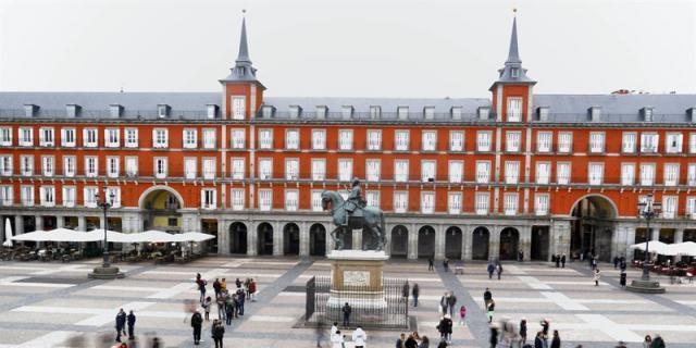 La Plaza Mayor cumple 400 años y se reivindica como escenario festivo
