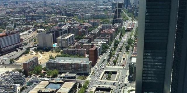 Un motociclista herido grave tras chocar con un taxi en el Paseo de la Castellana