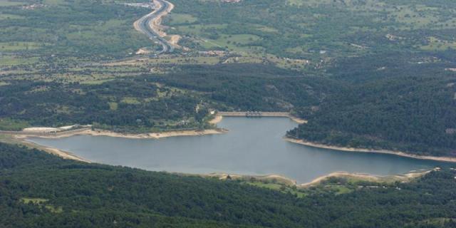 Reabiertas al tráfico las carreteras M-600 y M-527 tras el desembalse de La Jarosa