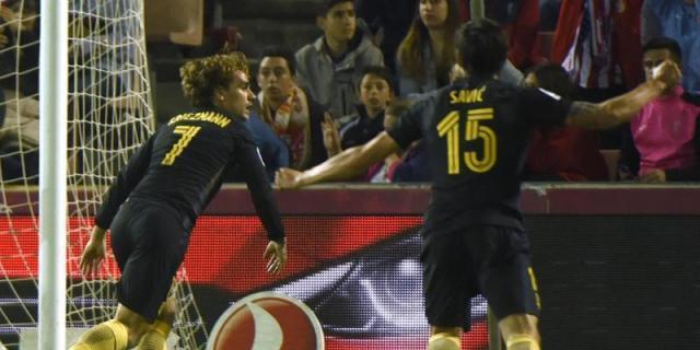 Los goles de Griezmann empujan al Atlético a luchar por la tercera plaza
