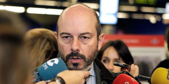 Seis lunas rotas y retrasos en la huelga de autobuses Larrea del noroeste