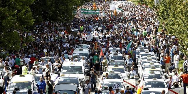 Los taxistas denuncian la "pasividad" del Ayuntamiento tras la manifestación del sector Los taxistas denuncian la "pasividad" del Ayuntamiento tras la manifestación del sector