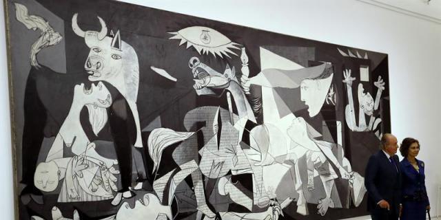 Los reyes Juan Carlos y Sofía se reencuentran con el "Guernica"