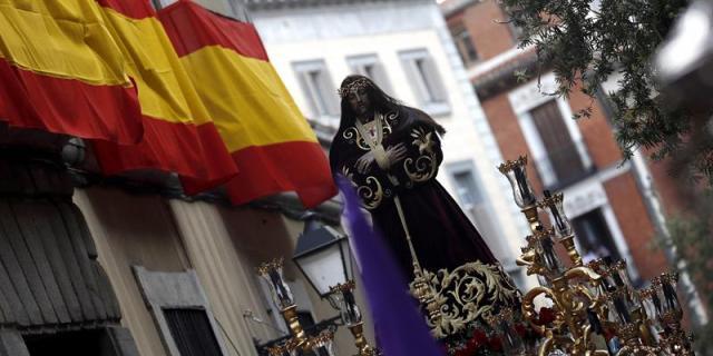 Miles de devotos en las procesiones del Jueves Santo de Madrid