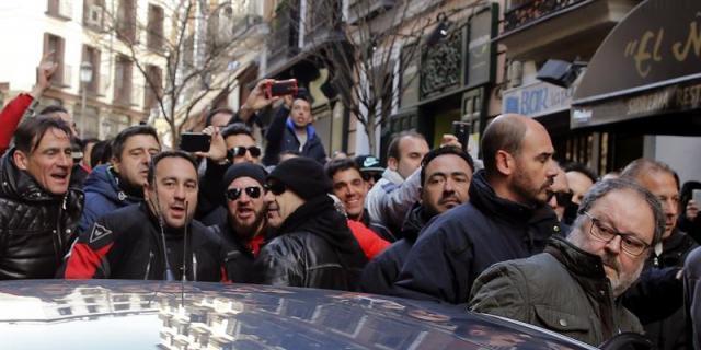 Critican la apertura de expedientes a policías por increpar a su jefe Barbero